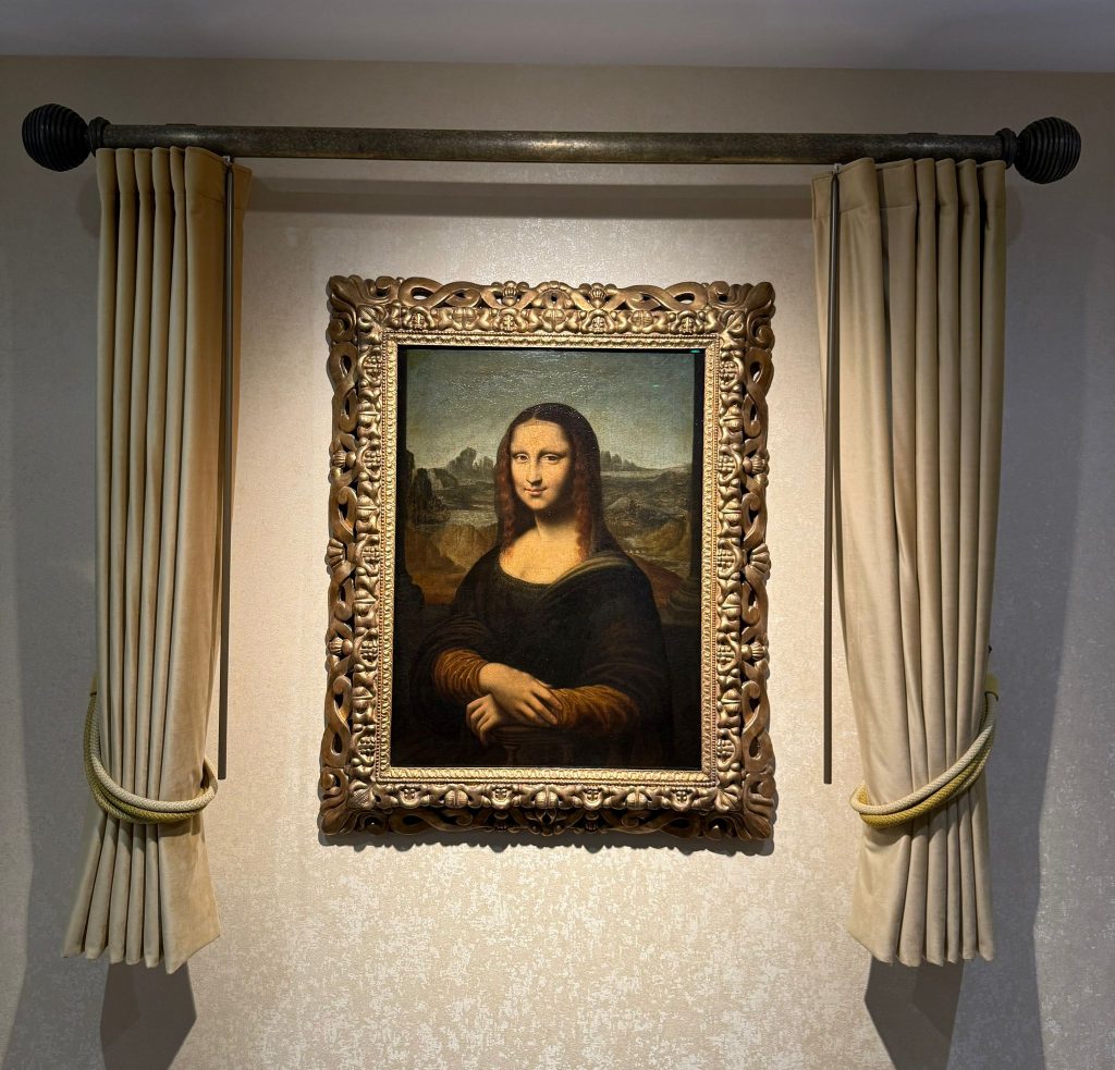 Roni Neumark Mona Lisa - Decorative Curtain Pole